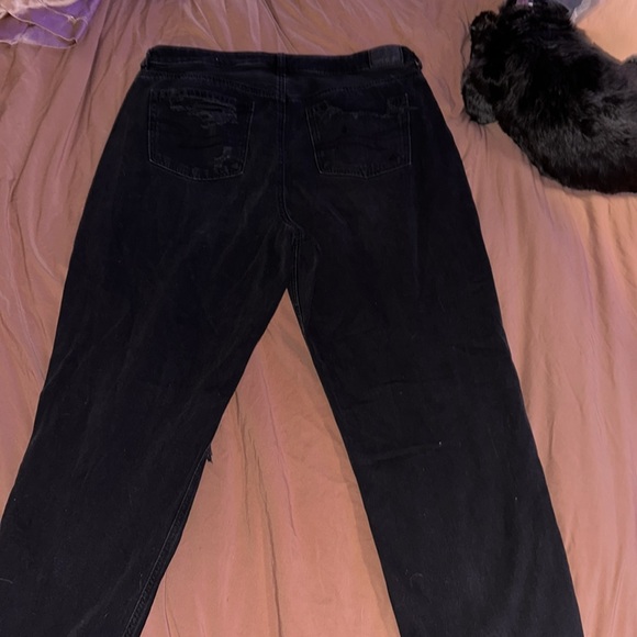 American eagle black ripped mom jeans size 14 - Picture 2 of 3